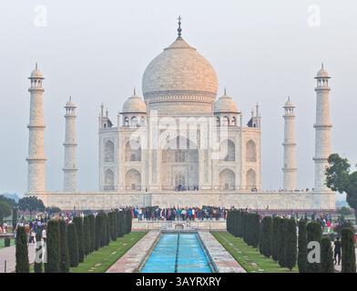 Taj mahal, Agra, una delle meraviglie del mondo in india Foto Stock