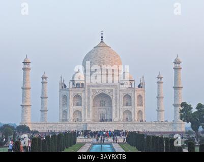 Taj mahal, Agra, una delle meraviglie del mondo in india Foto Stock