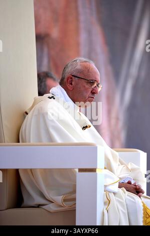 BRZEGI, POLONIA - 31 luglio 2016 - Papa Francesco è ritratto durante la messa finale della giornata Mondiale della Gioventù 2016 a Brzegi, Polonia. Papa Francesco più di 1,6 milioni Foto Stock
