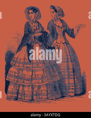 Due donne elegantemente vestite si affiancano, mostrando la moda di un'epoca passata. Le loro intricate gonne a strati e gli accessori elaborati riflettono un senso di raffinatezza, mentre le loro espressioni mirate suggeriscono un momento di conversazione o di contemplazione. Paris Fashions per l'arte classica di agosto con un tocco moderno reinventato da Artotop Foto Stock