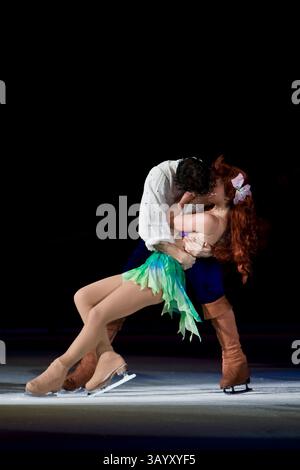 Disney on Ice Worlds of Fantasy ha aperto a San Diego, CALIFORNIA, presso la San Diego Sports Arena. Il principe Eric e Ariel del film Disney Little Mermaid ballarono sul ghiaccio. I personaggi di quattro show fantasy Disney sono scesi sul ghiaccio per intrattenere il pubblico. (Immagine di credito: © Nick Morris/Southcreek Global/ZUMApress.com) Foto Stock