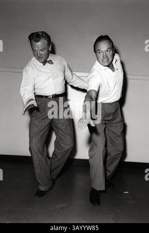 17 GIUGNO 2003 - JAMES CAGNEY E BOB HOPE PROVANO PER I SETTE PICCOLI FOYS. (Immagine di credito: © Globe Photos/ZUMApress.com) Foto Stock