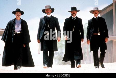 08 NOVEMBRE 2005 - L7268SN.''TOMBSTONE''.VAL KILMER, SAM ELLIOTT, KURT RUSSELL, E. BILL PAXTON. (Immagine di credito: © Globe Photos/ZUMApress.com) Foto Stock