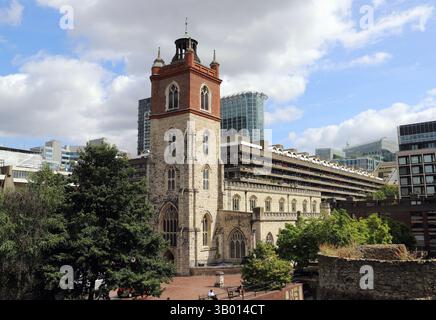 Chiesa di St Giles senza Cripplegate, City of London. Una delle poche chiese medievali rimaste nella City di Londra, essendo sopravvissuta al grande incendio di Foto Stock