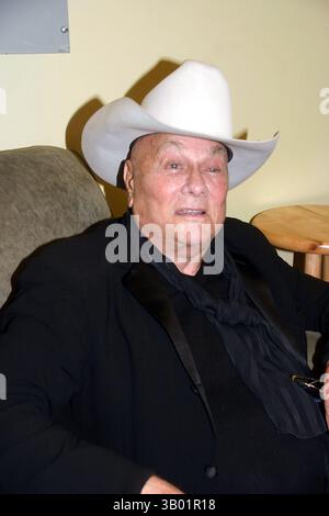 14 ottobre 2008 - New York, New York, Stati Uniti - I13834BT.TONY CURTIS FIRMA E DISCUTE IL SUO NUOVO LIBRO ''AMERICAN PRINCE'' A BARNES AND NOBLE, NEW YORK CIYT 10-14-2008.(Credit Image: © Barry Talesnick/Globe Photos/ZUMAPRESS.com) Foto Stock