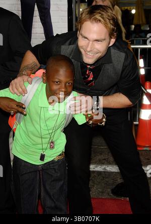 20 OTTOBRE 2008 - HOLLYWOOD, CALIFORNIA, STATI UNITI - LA PRIMA MONDIALE DI ''ROLE MODELS'' TENUTASI AL MANN'S VILLAGE THEATER, WESTWOOD CALIFORNIA, 22/10/08. - 2008.IMMAGINE: Seann William Scott, Bobb'e J. Thompson. K59829DL (immagine di credito: © Dave Longendyke/Globe Photos/ZUMAPRESS.com) Foto Stock