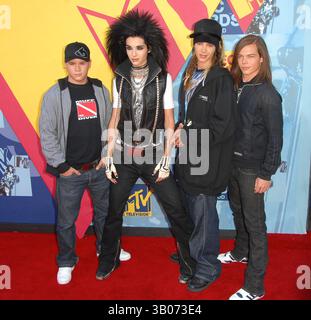 8 SETTEMBRE 2008 - HOLLYWOOD, CALIFORNIA, STATI UNITI - ARRIVI DEGLI MTV MUSIC VIDEO AWARDS 2008, TENUTI PRESSO PARAMOUNT PICTURES STUDIO LOT, HOLLYWOOD CALIFORNIA, 09-07-2008. - 2008.IMMAGINE: ( TOKIO HOTEL ) TOM KAULITZ , GUSTAV SCHAFER , BILL KAULITZ E GEORG LISTING. K59519DL (immagine di credito: © Dave Longendyke/Globe Photos/ZUMAPRESS.com) Foto Stock