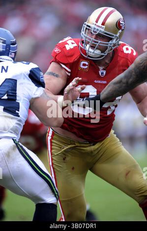 12 dicembre 2010 - San Francisco, California, Stati Uniti - Justin Smith dei San Francisco 49er durante una vittoria del 40-20 sui Seattle Seahawks a Candlestick Park il 12 dicembre 2010. (Credit Image: © John Pyle/Cal Sport Media/ZUMAPRESS.com) Foto Stock