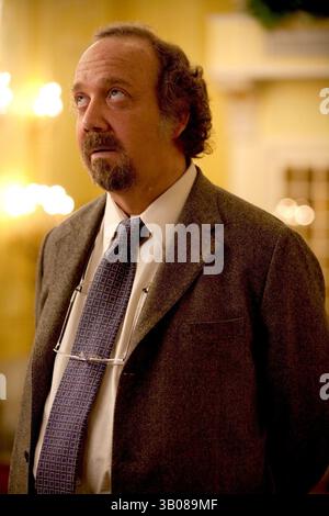 Candidato agli Oscar 2011: "Barney's Version" è nominato per un oscar come miglior trucco. DATA DI PUBBLICAZIONE: 14 gennaio 2011. TITOLO DEL FILM: La versione di Barney. STUDIO: . TRAMA: La storia picaresca e toccante della vita politicamente scorretta, pienamente vissuta dell'impulsivo, irascibile e spietato Barney Panofsky. FOTO DEL FILE: PAUL GIAMATTI interpreta Barney Panofsky. (Immagine di credito: © Serendipity Point Films/ZUMAPRESS.com) Foto Stock