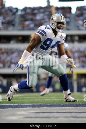 19 dicembre 2010: Il linebacker dei Dallas Cowboys DeMarcus Ware n. 94 durante una partita di football NFL tra i Dallas Cowboys e i Washington Redskins al Cowboys Stadium di Arlington, Texas Dallas sconfisse Washington 33-30(Credit Image: © Albert pena/Cal Sport Media/ZUMAPRESS.com) Foto Stock