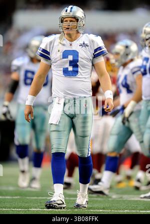 19 dicembre 2010: Il quarterback dei Dallas Cowboys Jon Kitna n. 3 durante una partita di football NFL tra i Dallas Cowboys e i Washington Redskins al Cowboys Stadium di Arlington, Texas Dallas sconfisse Washington 33-30(Credit Image: © Albert pena/Cal Sport Media/ZUMAPRESS.com) Foto Stock