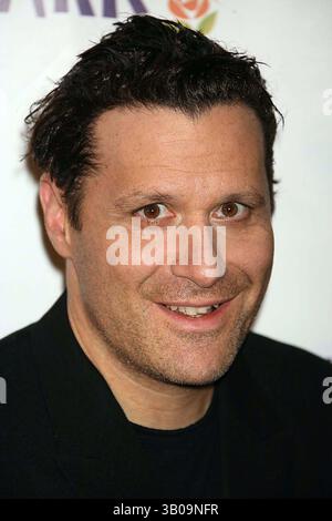 13 gennaio 2006 - New York, New York, Stati Uniti - ISAAC MIZRAHI A PIEDI NUDI IN THE PARK CHIAMATA AL SECOND STAGE THEATER DI NEW YORK New YORK IL 01-12-2006. / 2006...K46377HMC(immagine di credito: © Henry McGee/Globe Photos/ZUMAPRESS.com) Foto Stock