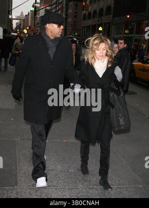 19 gennaio 2008 - New York, New York, Stati Uniti - FUORI DATA 1-19-08 - ELLEN POMPEO E MARITO CHRIS AVERY. K56327JBB(immagine di credito: © John Barrett/Globe Photos/ZUMAPRESS.com) Foto Stock