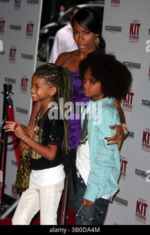 19 giugno 2008 - New York, New York, Stati Uniti - 06-19-08 2008.JADEN SMITH, WILLOW SMITH, JADA PINKETT SMITH. ANTEPRIMA DI NEW YORK DI "KIT KITTREDGE: AN AMERICAN GIRL. AL TEATRO ZIEGFELD. - K58644JBB(immagine di credito: © John Barrett/Globe Photos/ZUMAPRESS.com) Foto Stock