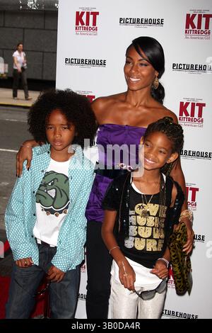 19 giugno 2008 - New York, New York, Stati Uniti - 06-19-08 2008.JADEN SMITH, WILLOW SMITH, JADA PINKETT SMITH. ANTEPRIMA DI NEW YORK DI "KIT KITTREDGE: AN AMERICAN GIRL. AL TEATRO ZIEGFELD. - K58644JBB(immagine di credito: © John Barrett/Globe Photos/ZUMAPRESS.com) Foto Stock