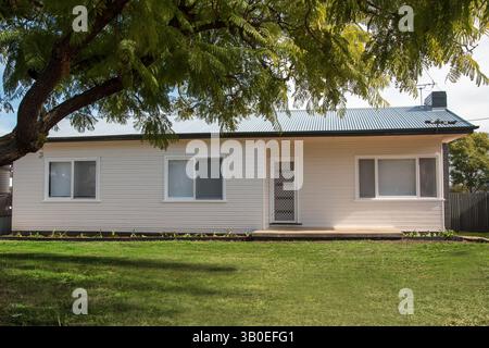 esterno di una casa della metà del secolo Foto Stock