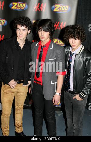 14 dicembre 2007 - New York, New York, Stati Uniti - Z100'S JUNGLE BALL AL MADISON SQUARE GARDEN, NEW YORK New YORK. DATA 12-14-07 - FRATELLI JONAS-NICK,JOE,KEVIN. K55861JBB(immagine di credito: © John Barrett/Globe Photos/ZUMAPRESS.com) Foto Stock