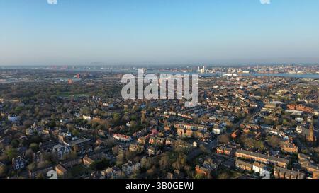Vista aerea 4K nelle aree Wirral di, Birkenhead, Wallasey, New Brighton, West Kirby, Arrowe e Oxton. Foto Stock