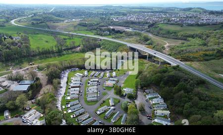 Vista aerea 4K nelle aree Wirral di, Birkenhead, Wallasey, New Brighton, West Kirby, Arrowe e Oxton. Foto Stock