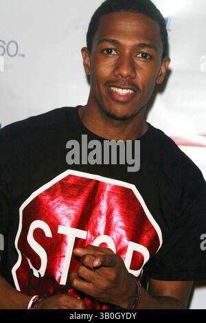 13 AGOSTO 2007 - NEW YORK, NEW YORK, STATI UNITI - FESTA PER IL NUOVO VIDEOGIOCO XBOX O8 DI MADDEN NFL AL RISTORANTE DELLA ZONA ESPN IN DATA TIMES SQUARE 08-13-07. - NICK CANNON. K54124JBB(immagine di credito: © John Barrett/Globe Photos/ZUMAPRESS.com) Foto Stock