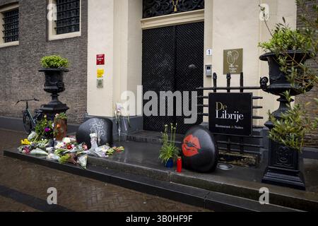 ZWOLLE - Fiori al ristorante stellato De Librije. Lo chef e proprietario del ristorante Jonnie Boer è morto all'età di 60 anni. La coppia Jonnie e ThÃ©rÃ¨se Boer hanno assegnato al ristorante tre stelle Michelin. Uscita ANP WOUTER DE WILDE netherlands - uscita belgio Foto Stock