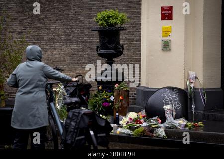 ZWOLLE - Fiori al ristorante stellato De Librije. Lo chef e proprietario del ristorante Jonnie Boer è morto all'età di 60 anni. La coppia Jonnie e ThÃ©rÃ¨se Boer hanno assegnato al ristorante tre stelle Michelin. Uscita ANP WOUTER DE WILDE netherlands - uscita belgio Foto Stock