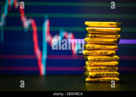 Foto a oro barre lo sfondo del grafico a candelabro , fluttuazioni del concetto di prezzo dell' oro. Foto Stock
