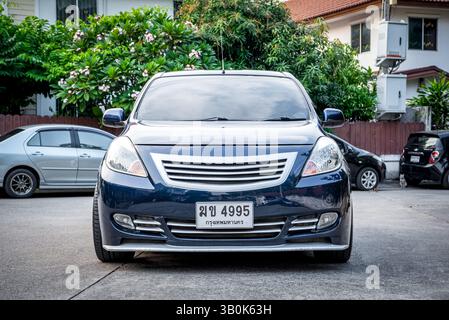 Bangkok, Thailandia - 12 gennaio 2020: Nissan Almera, una berlina ECO in Thailandia, è stata pubblicata su una delle riviste thailandesi per promuovere quell'ECO CA Foto Stock