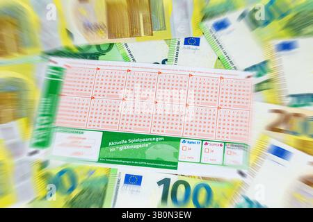 Toto 6aus45: Biglietto sulle banconote in euro Foto Stock