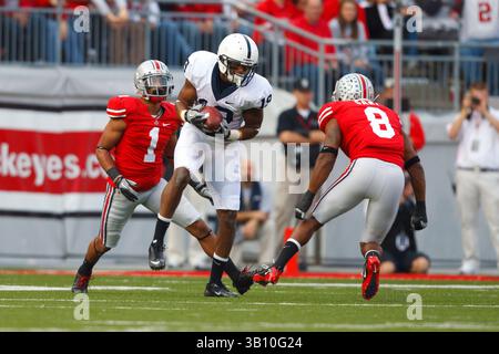13 novembre 2010: Il wide receiver dei Penn State Nittany Lions Justin Brown (19) conquista il defensive back degli Ohio State Buckeyes Devon Torrence (1) durante la partita di football NCAA all'Ohio Stadium di Columbus, Ohio. (Immagine di credito: © Rick Osentoski/Cal Sport Media/ZUMApress.com) Foto Stock