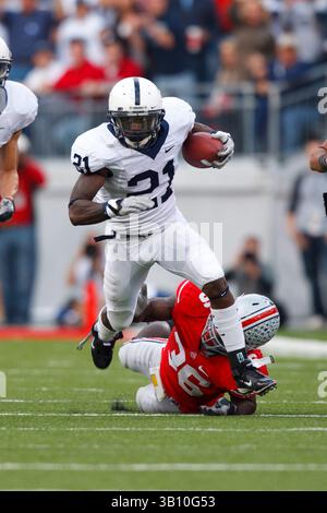 13 novembre 2010: Il running back dei Penn State Nittany Lions Stephfon Green (21) e il linebacker degli Ohio State Buckeyes Brian Rolle (36) durante la partita di football della NCAA contro l'Ohio State all'Ohio Stadium di Columbus, Ohio. (Immagine di credito: © Rick Osentoski/Cal Sport Media/ZUMApress.com) Foto Stock