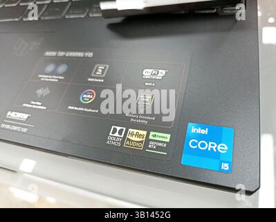 Notebook intel core i5 per videogame con nvidia geforce rtx e wifi 6. Foto Stock