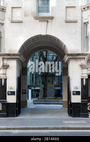LONDRA, Regno Unito - 1 APRILE 2025: Ingresso al 71 Fenchurch Street nella City di Londra Foto Stock