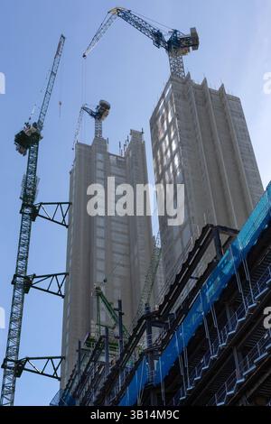 LONDRA, Regno Unito - 01 APRILE 2025: Costruzione della torre nella City di Londra in costruzione Foto Stock