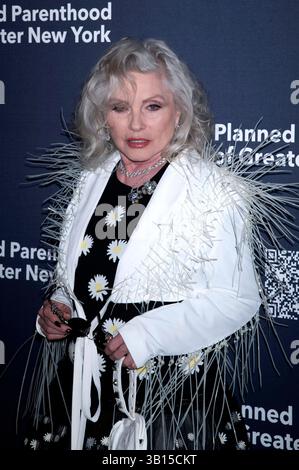 Debbie Harry bei der Planned Parenthood di New York Gala 2025 in Cipriani South Street. New York, 24.04.2025 *** Debbie Harry al Planned Parenthood New York Gala 2025 a Cipriani South Street New York, 24 04 2025 foto:XB.xHinex/xFuturexImagex Parenthood 5441 Foto Stock