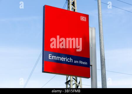 Emmerich, Germania. 19 febbraio 2025. Cartello della stazione ferroviaria di Emmerich. Foto Stock