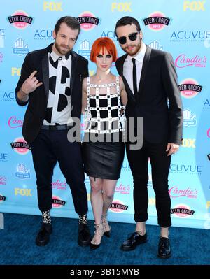 Jeremy Davis, Hayley Williams e Taylor York dei Paramore arrivano ai Teen Choice Awards 2013 a Universal City, California - 11 agosto 2013 Foto Stock