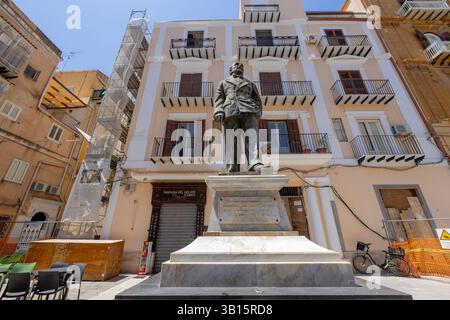 PORTO EMPEDOCLE, ITALIA, 25 GIUGNO 2023 - monumento Luigi Pirandello a Porto Empedocle, Agrigento, Sicilia, Italia Foto Stock