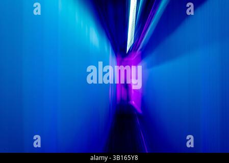 Forme con luce e movimento. Foto Stock