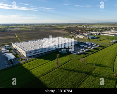 Magazzino frigorifero completamente automatizzato nell'Italia settentrionale Foto Stock