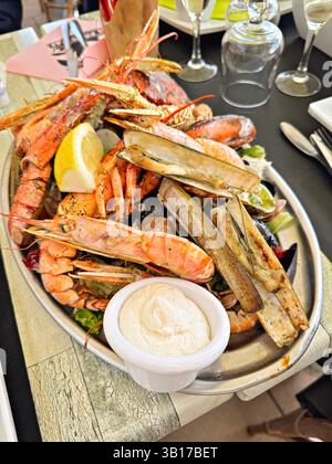 cucina a base di cibo cena pasto salutare al ristorante Foto Stock