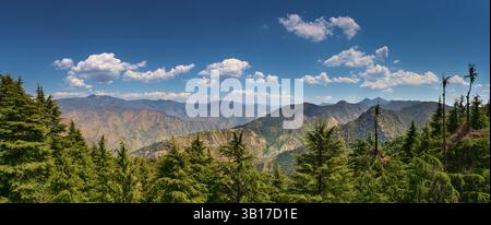 Vista da Lal Tibba Point, Mussoorie, Uttarakhand, India Foto Stock