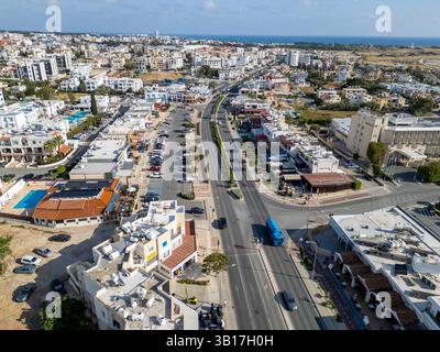 Vista aerea dall'alto dell'area turistica della strada Tomba dei Re, Kato Paphos, Paphos, Repubblica di Cipro. Foto Stock
