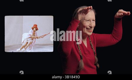 MEREDITH MONK in MONK IN PIECES (2025), diretto da BILLY SHEBAR e DAVID C. ROBERTS. Crediti: 110th Street Films / album Foto Stock
