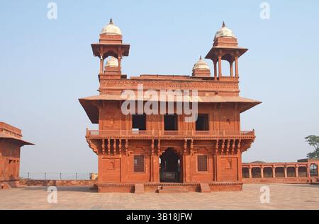Diwan-i-Khas (sala del pubblico privato), presso la storica città di Fatehpur Sikri e sito patrimonio dell'umanità dell'UNESCO nel distretto di Agra, Uttar Pradesh, India Foto Stock