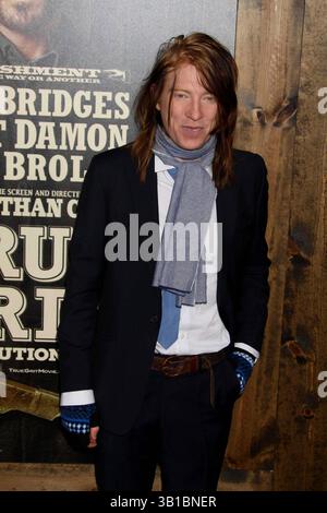 14 dicembre 2010 - New York, New York, Stati Uniti - DOMHNALL GLEESON. Alla prima di NY di ''True Grit'' al Ziefeld Theatre, NYC. 12-14-2010. 2010..K66418JBB(immagine di credito: © John Barrett/Globe Photos/ZUMAPRESS.com) Foto Stock