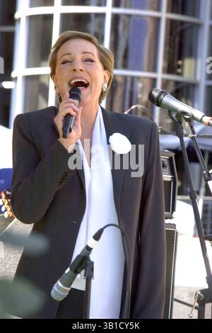 16 ottobre 2007 - New York, New York, Stati Uniti - K55114RM.THE NEW YORK TIMES 3A LETTURA ANNUALE DI GRANDI BAMBINI ALLA COLUMBIA UNIVERSITY , NEW YORK New YORK 10-14-2007.JULIE ANDREWS. (Immagine di credito: © Rick Mackler/Globe Photos/ZUMAPRESS.com) Foto Stock