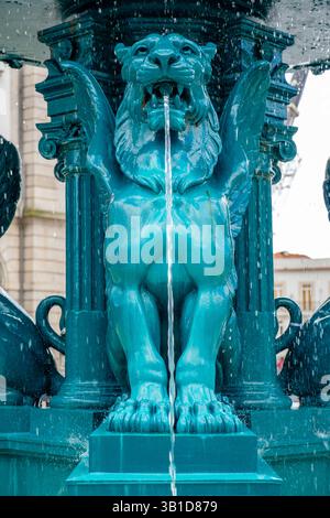Fontana dei Leoni in marmo del XIX secolo, fonte dos Leões, Prac de Gomes Teixeira, piazza pubblica, città di Porto, Oporto, Portogallo Foto Stock