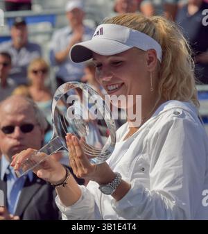 23 agosto 2010 - Montreal, Quebec, Canada - MONTREAL, QUEBEC: 23 AGOSTO, 2010 - Caroline Wozniacki (DEN) (visto qui) ha battuto vera Zvonareva (RUS) 6-3, 6-2 vincendo la Rogers Cup 2010 femminile all'Uniprix Stadium di Montreal, lunedì 23 agosto 2010. (Immagine di credito: © Dave Sidaway/Postmedia News/ZUMApress.com) Foto Stock