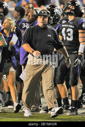 23 ottobre 2010: . Gary Patterson, capo-allenatore della TCU, nel action.in, una partita tra Air Force Falcons e TCU Horned Frogs all'Amon G. Carter Stadium di Fort Worth, Texas..TCU vince 38-7...(Credit Image: Â© Manny Flores/Cal Sport Media)(Credit Image: © Manny Flores/Cal Sport Media/ZUMApress.com) Foto Stock